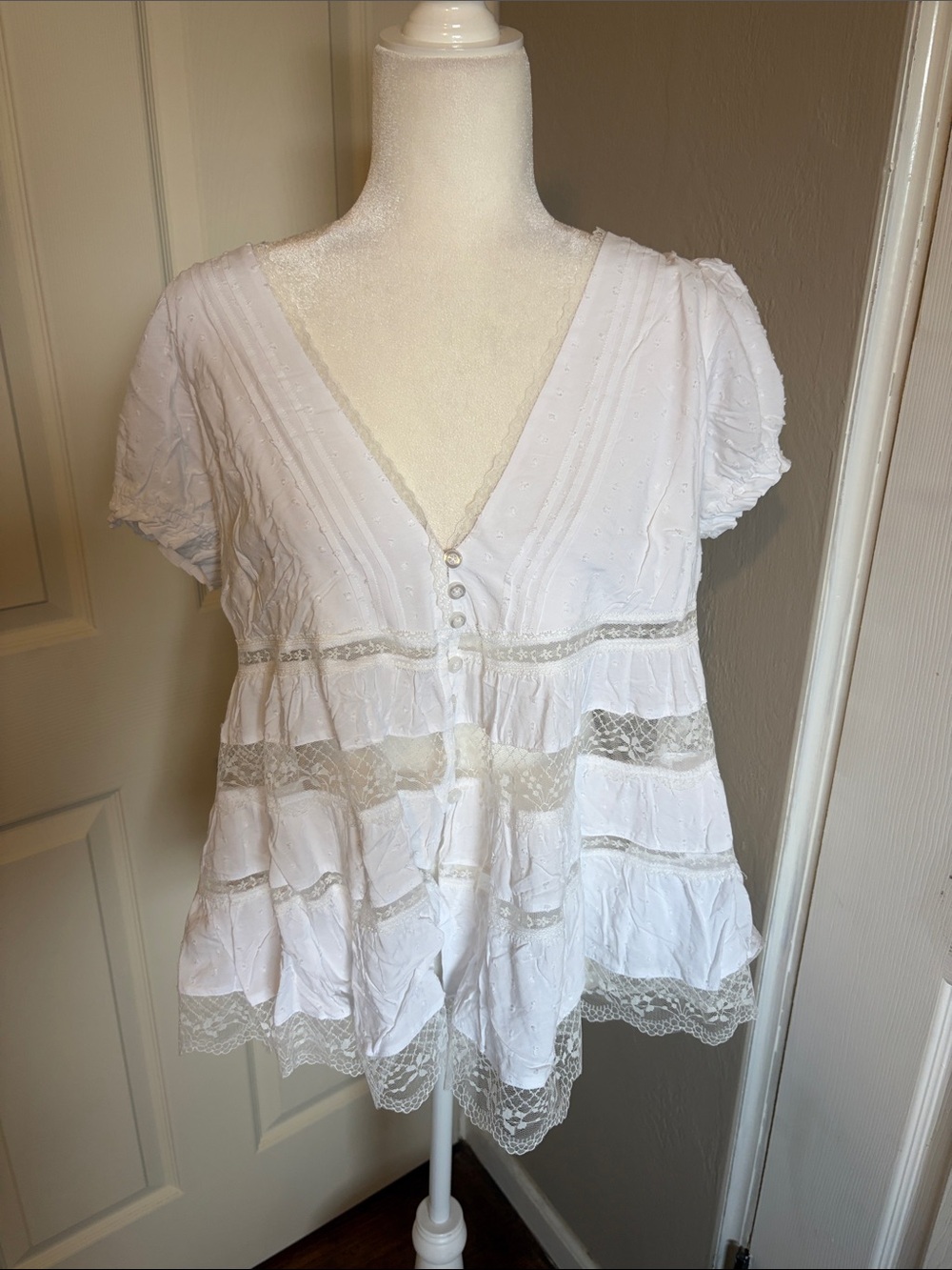 Urban Outfitters Kimchi White Cotton Lace-Trim V-Neck babydoll Peplum Top - Picture 3 of 6